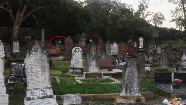 картинки призраков на кладбище.